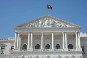 পর্তুগালে নাগরিকত্বের পথে কঠোর বাধা: অভিবাসীদের চ্যালেঞ্জ