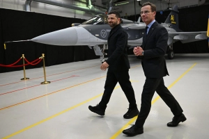 রাশিয়াকে টেক্কা দিতে ইউক্রেনের হাতে গ্রিপেন যুদ্ধবিমান