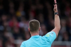 রেফারিদের জুয়া কেলেঙ্কারিতে ফুটবল অঙ্গন তোলপাড়