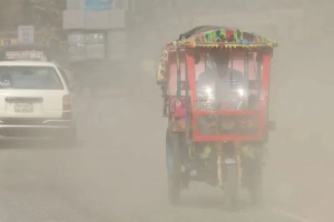 বায়ুদূষণে আজও শীর্ষে লাহোর, ঢাকার অবস্থান কত?