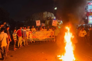 মনোনয়নবঞ্চিত বিএনপি নেতার সমর্থকদের বিক্ষোভে উত্তাল সীতাকুণ্ড