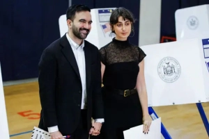 নিউইয়র্কে মেয়র নির্বাচনের ভোটগ্রহণ শুরু, ত্রিমুখী লড়াইয়ে এগিয়ে মামদানি