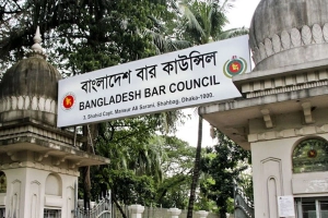বিএনপি নেতার মন্তব্যে ক্ষুব্ধ আইনজীবীরা