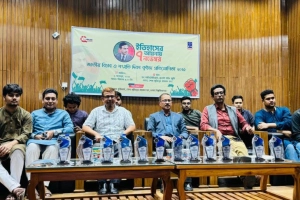 উৎসবের আমেজে ঢাবিতে বিপ্লব ও সংহতি দিবস পালিত