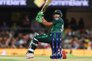 এক ওভারে ছয় ছক্কার তাণ্ডব দেখালেন আব্বাস আফ্রিদি