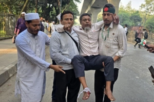 সাউন্ড গ্রেনেডে ছত্রভঙ্গ প্রাথমিক শিক্ষকদের আন্দোলন