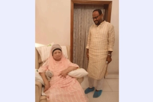 আলোচনা সভার আমন্ত্রণপত্র পৌঁছে দিলেন সুলতান সালাহউদ্দিন টুকু