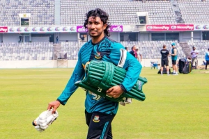 দারুণ দুই ইনিংস সৌম্যর, নাঈমের শিকার ৫ উইকেট