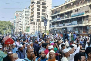 পল্টনে সমাবেশে ভিড়, যান চলাচল বন্ধ