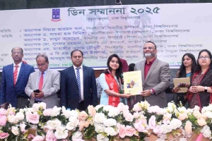 ঢাবি বিজ্ঞান অনুষদের ৭৬ শিক্ষার্থী, ৪৮ শিক্ষক ডিনস অ্যাওয়ার্ডে স্বীকৃতি