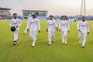 নতুন ইতিহাস: মুমিনুল-জয়ের জুটিতে বড় লিডে বাংলাদেশ