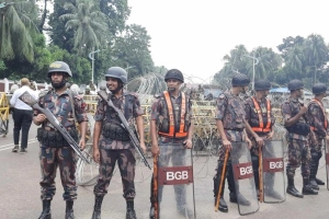 লকডাউন: থমথমে দেশ, কঠোর অবস্থানে নিরাপত্তা বাহিনী