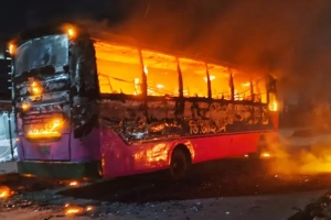 গাজীপুরে এক রাতে তিন বাসে আগুন