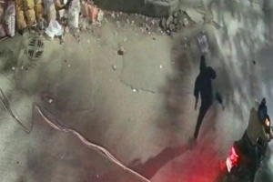 রাজধানীতে স্কুলে পেট্রোল বোমা নিক্ষেপ, তদন্তে পুলিশ