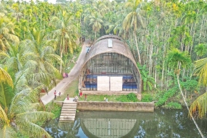 সবুজে ঘেরা টানেল মসজিদ: ইবাদত ও স্থাপত্যের অসাধারণ মিলন