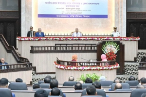 এবারের নির্বাচন গতানুগতিক নয়, দেশ রক্ষার নির্বাচন: প্রধান উপদেষ্টা