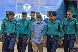 কড়া নিরাপত্তায় রাজসাক্ষী সাবেক আইজিপি মামুনকে ট্রাইব্যুনালে হাজির