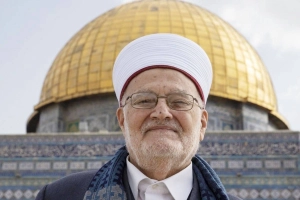 আল আকসার ৮৬ বছরের খতিব: মানবতার খুৎবা এবার আদালতের সামনে