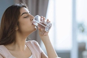 জেনে নিন খালি পেটে পানি পান করার ৫ উপকার