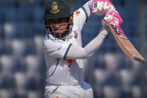 শততম টেস্টে সেঞ্চুরি হাঁকিয়ে বিশ্ব রেকর্ড মুশফিকের