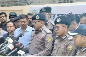 পুলিশ অফিসারদের মনোবল ভাঙবেন না, জানালেন ডিএমপি কমিশনার