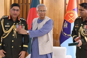 সাহসী নেতৃত্বের স্বীকৃতি: সেনাপ্রধান পেলেন ‘সেনাবাহিনী পদক’