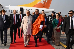 তিন দিনের রাষ্ট্রীয় সফরে ঢাকায় পৌঁছেছেন ভুটানের প্রধানমন্ত্রী