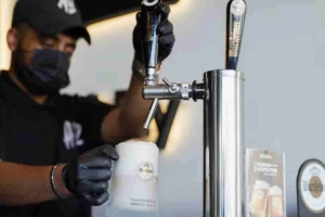 বিশ্বজুড়ে তোলপাড়: সৌদিতে খোলা হচ্ছে দুই নতুন মদের দোকান