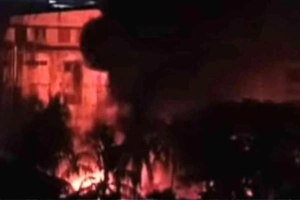 
চট্রগ্রামে পোশাকের গুদামে আগুন