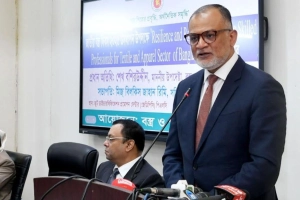 সরকার আবেগের বশবর্তী হয়ে কোনো পদক্ষেপ নেবে না: বাণিজ্য উপদেষ্টা