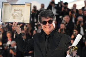 আমেরিকায় পুরস্কার গ্রহণের দিনেই কারাদণ্ড পেলেন ইরানি নির্মাতা