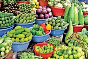 সরবরাহ বাড়লেও কমছে না দাম, বিপাকে ক্রেতারা