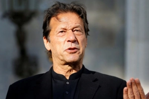 ইমরান খানকে ‘জাতীয় নিরাপত্তার হুমকি’ আখ্যা দিয়ে সাক্ষাৎ নিষিদ্ধ