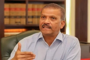 ‘মোবাইল ফোন’ ইস্যুতে প্রবাসীদের বিভ্রান্তি দূর করলেন উপদেষ্টা