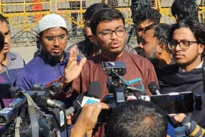 হাদির ওপর হামলা: স্বরাষ্ট্র উপদেষ্টার পদত্যাগ দাবি