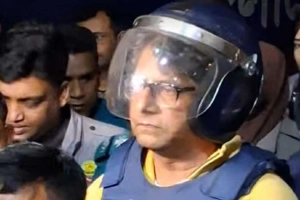 সাংবাদিক আনিস আলমগীর ৫ দিনের রিমান্ডে, যে অভিযোগে মামলা