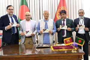 বিজয় দিবসের স্মারক ডাকটিকিট অবমুক্ত করলেন প্রধান উপদেষ্টা