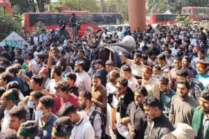 তিন দাবিতে স্বরাষ্ট্র মন্ত্রণালয় অভিমুখে শিক্ষার্থীরা