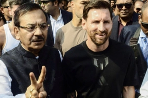 মেসির সফরে লঙ্কাকাণ্ড: পদত্যাগ করলেন পশ্চিমবঙ্গের ক্রীড়ামন্ত্রী