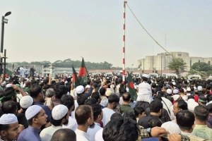 অশ্রুসজল চোখে হাদিকে বিদায় জানাতে সংসদ প্লাজায় লাখো জনতা