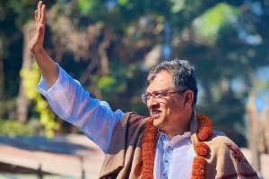 কক্সবাজার-১ আসনে সালাহউদ্দিন আহমেদের মনোনয়নপত্র সংগ্রহ