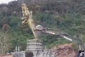 
থাই সেনাদের কম্বোডিয়ায় বিষ্ণু দেবের মূর্তি ভাঙায় ভারতের নিন্দা