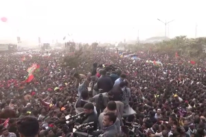 তারেক রহমানেকে আবেগঘন বিদায় জানিয়ে রাজধানী ছাড়ছেন নেতাকর্মীরা