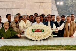 ১৯ বছর পর বাবার কবরে শ্রদ্ধা জানালেন তারেক রহমান