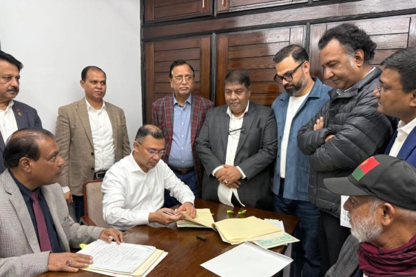 ঢাকা-১৭ আসনে তারেক রহমানের পক্ষে মনোনয়নপত্র জমা