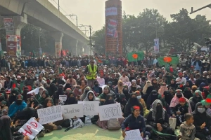৪ দফা দাবিতে শাহবাগ অবরোধ করল ইনকিলাব মঞ্চ