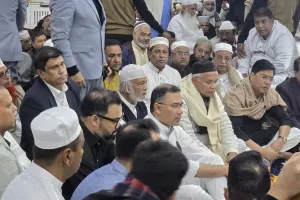 মায়ের আত্মার মাগফিরাত কামনায় আজাদ মসজিদে তারেক রহমান