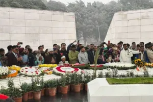 খালেদা জিয়ার কবর জিয়ারতে নেতাকর্মীদের ঢল