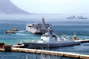 বৈশ্বিক উত্তেজনার মাঝে চীন-রাশিয়া-ইরানের নৌ মহড়া