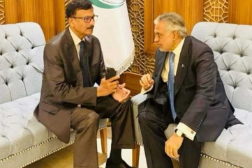জেদ্দায় পররাষ্ট্র উপদেষ্টা ও ইসহাক দারের বৈঠক